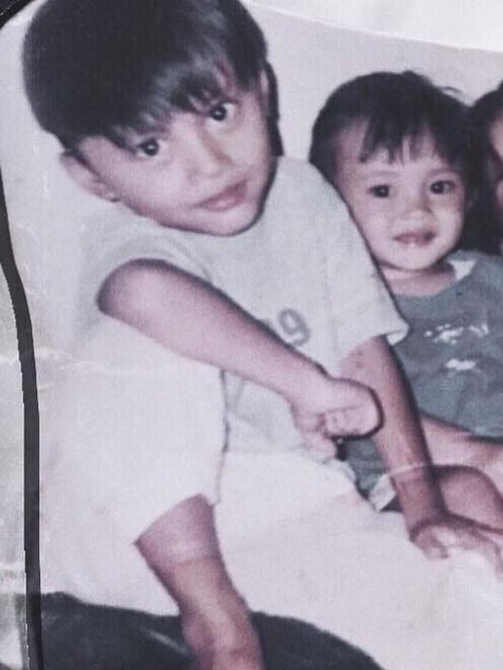 7 Potret masa kecil Rizky Febian dan Putri Delina, sibling goals