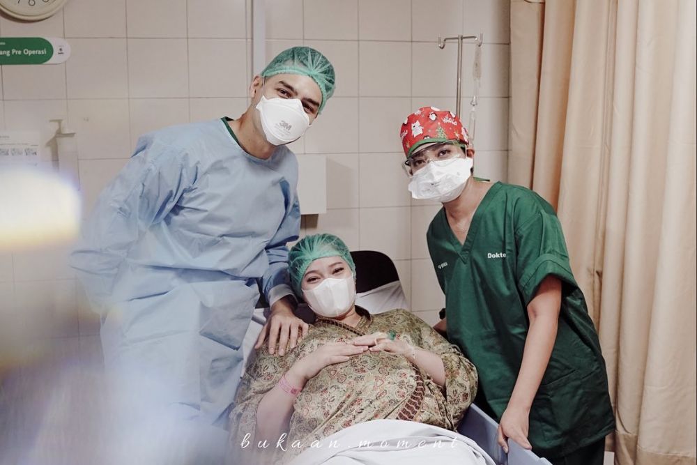 8 Momen kelahiran anak pertama Asmirandah, penuh haru