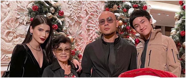 8 Momen Deddy Corbuzier & Sabrina ikut rayakan Natal bareng keluarga