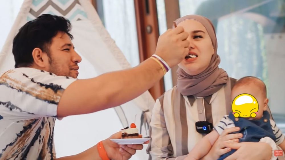 10 Momen Irish Bella dapat kejutan di Hari Ibu, terima buket uang