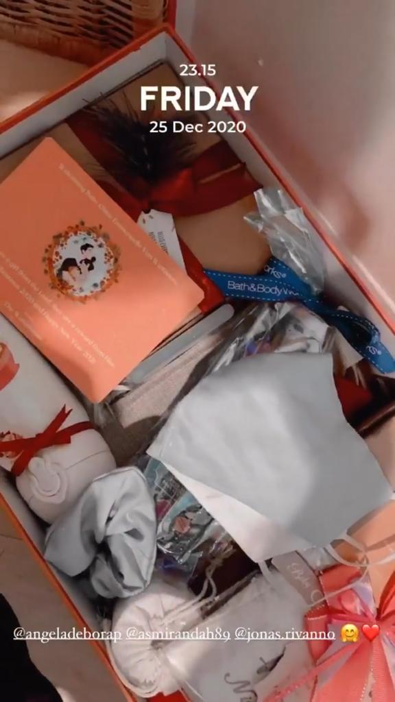 8 Potret hampers kelahiran anak pertama Asmirandah, isinya unik