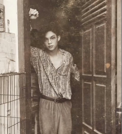 10 Potret 90-an ala Dinda Hauw dan Rey Mbayang, hasilnya jadul banget