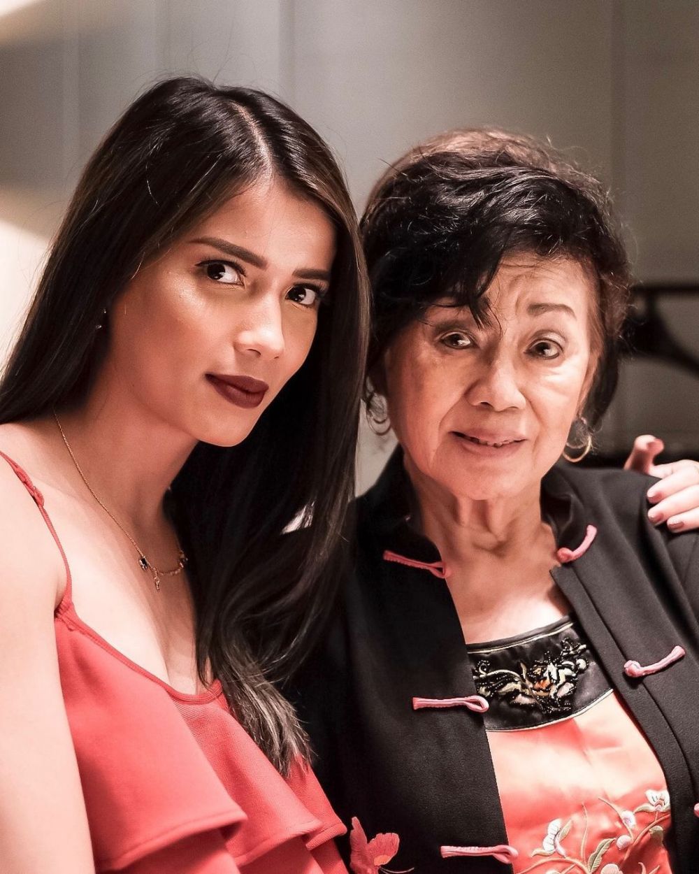 8 Momen hangat Sabrina Chairunnisa dan calon mertua, olahraga bareng