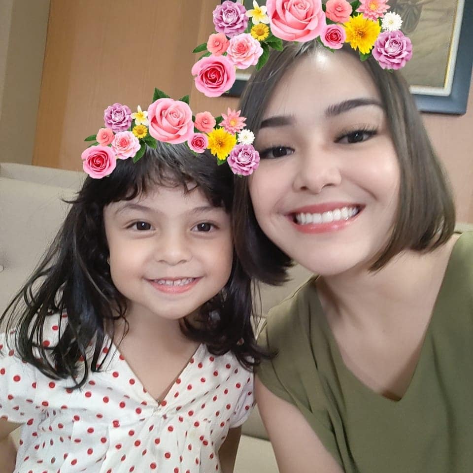 10 Momen seru Fara Simatupang 'Reyna' di lokasi syuting Ikatan Cinta