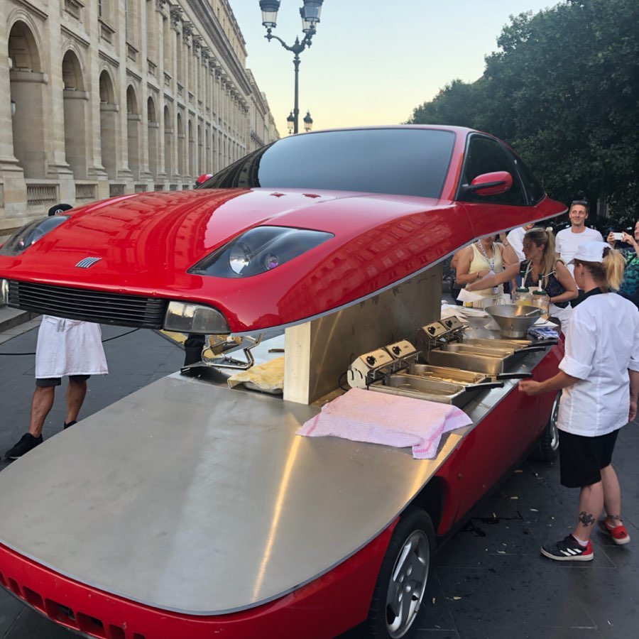 8 Potret mobil mewah beralih fungsi tak terduga, jadi jembatan