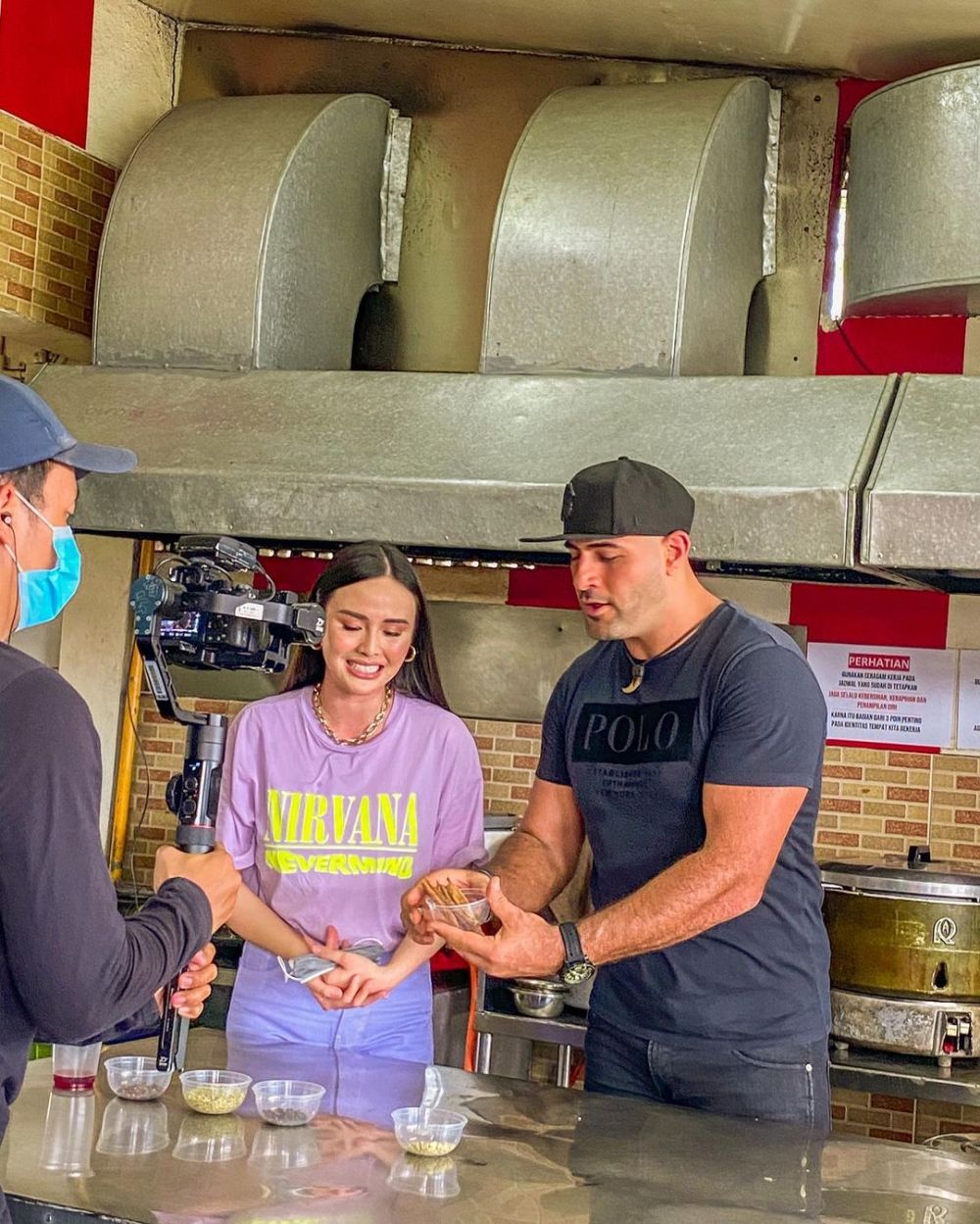 Pulang ke Indonesia, ini 10 potret terbaru Nita Sofiani istri Vin Rana