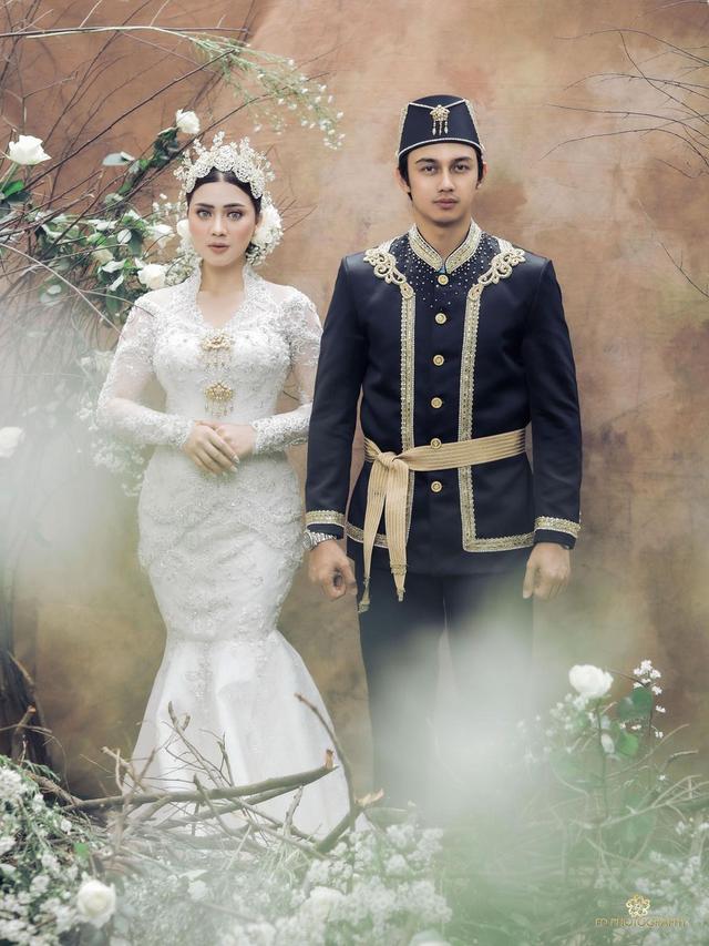 10 Gaya prewedding Felicya & Hito dalam balutan baju adat