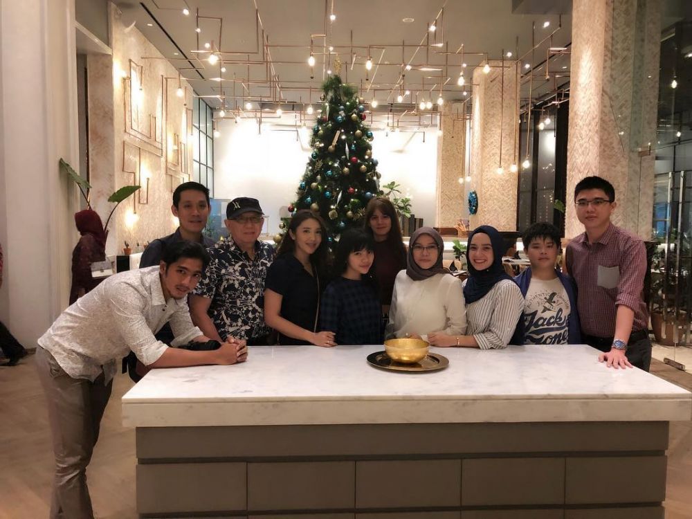 Jarang tersorot, ini 9 momen kedekatan Putri Anne dan ibunda