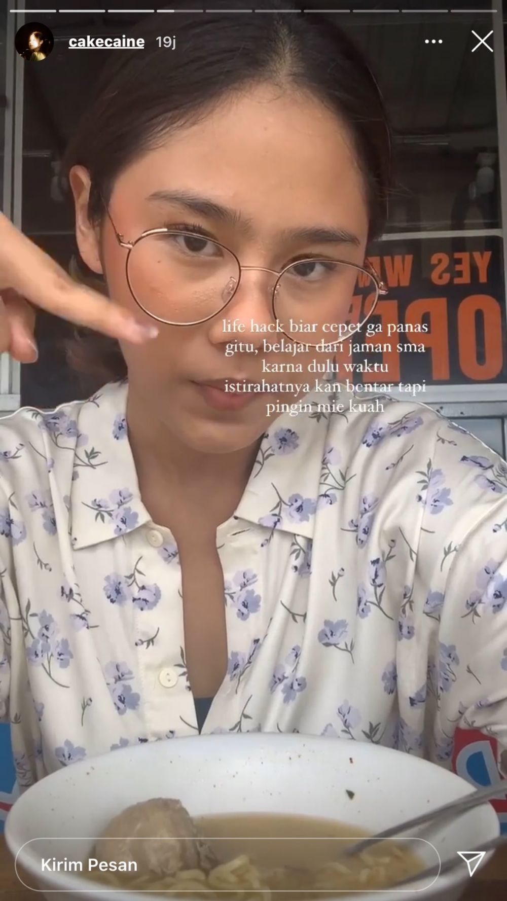 Makan bakso pakai es batu, penyanyi Nadin Amizah diprotes warganet