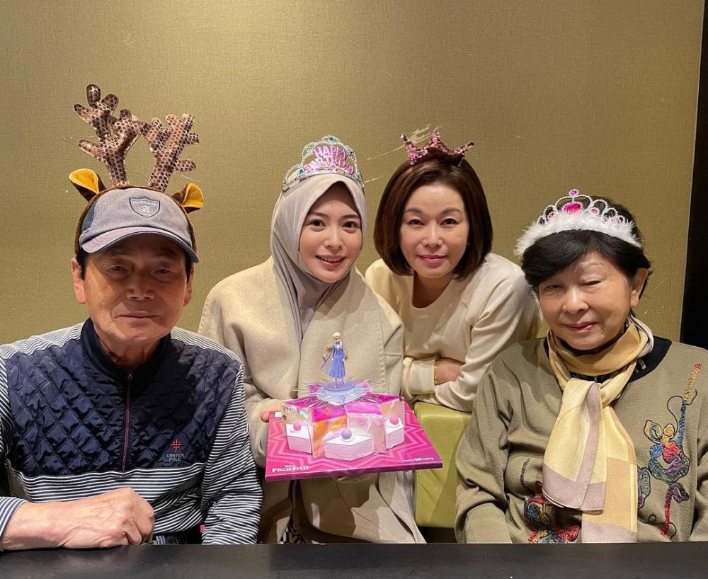 10 Momen ultah ke-25 Ayana Moon bareng keluarga, penuh kehangatan