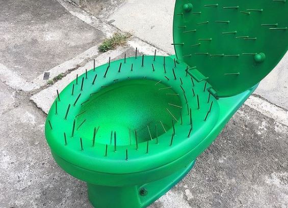 10 Cara absurd penggunaan paku ini bikin gagal paham