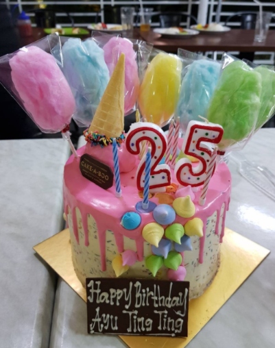 10 Potret kue ultah keluarga Ayu Ting Ting, ada yang bertabur uang