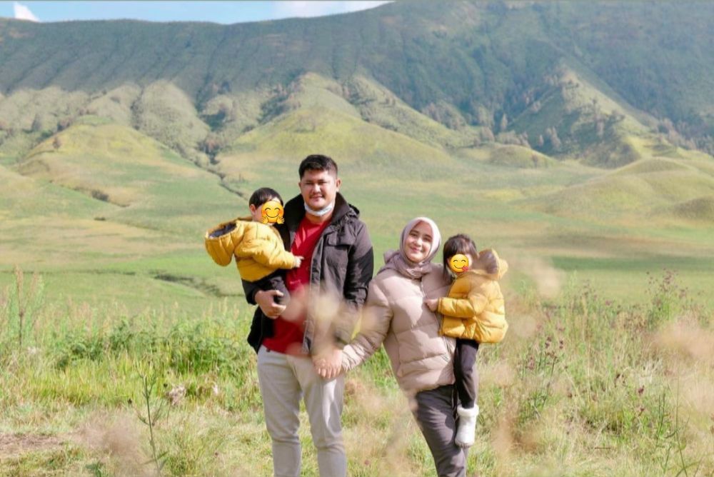10 Momen seru liburan Ryana Dea dan keluarga, road trip ke Bromo