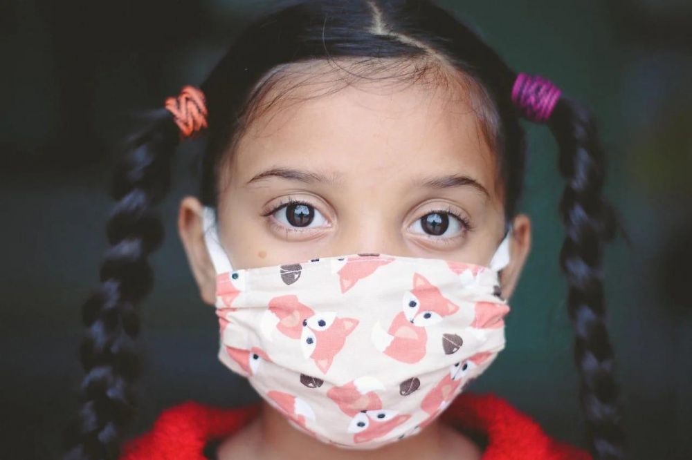 6 Prediksi tren fashion 2021, masker motif hingga baju antivirus