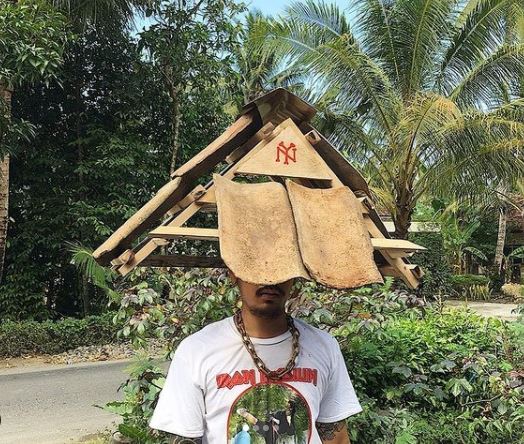 10 Penampakan topi dengan bentuk absurd ini bikin mikir dua kali