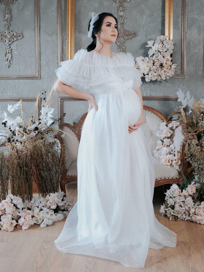 Gaya pemotretan maternity 5 seleb yang menikah dengan abdi negara