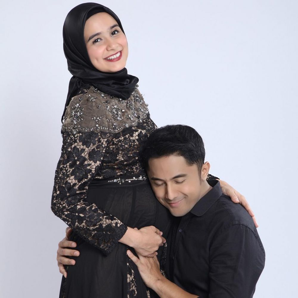 Gaya pemotretan maternity 5 seleb yang menikah dengan abdi negara