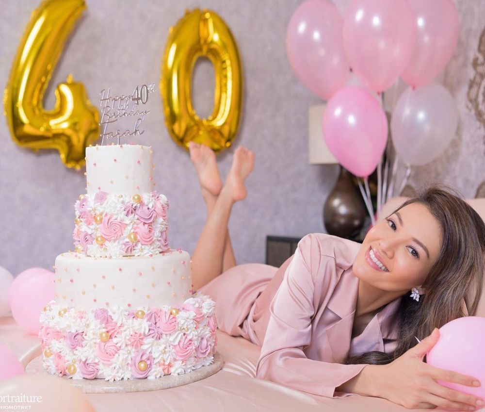 10 Potret rumah Farah Quinn, halaman belakangnya Instagramable banget