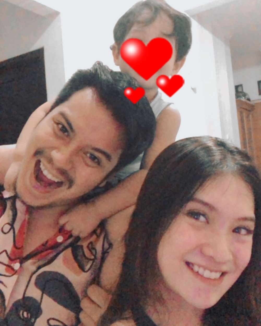 Momen 7 seleb dekat dengan anak sang kekasih, akrab banget