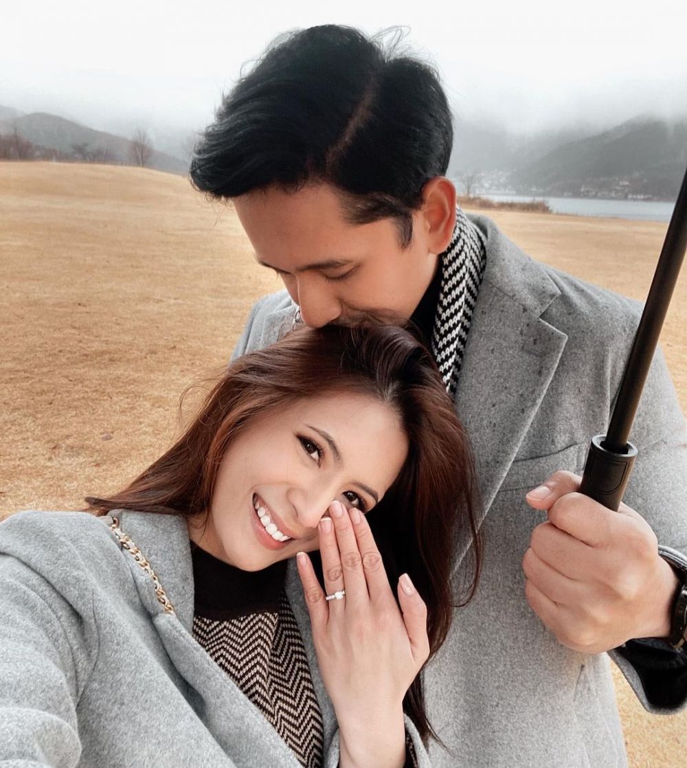 Momen lamaran 8 pasangan seleb paling curi perhatian sepanjang 2020