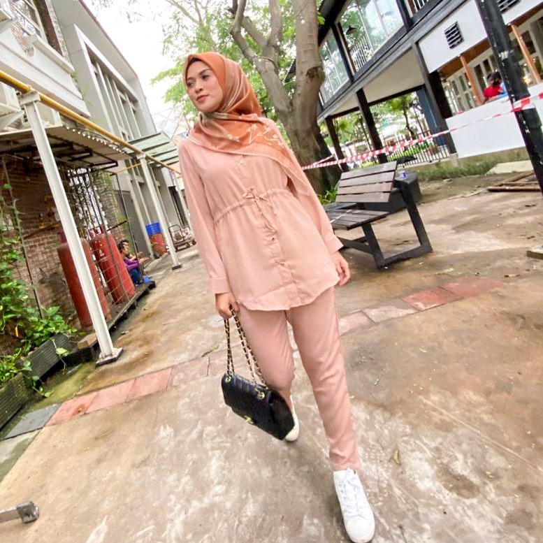 Tak hanya bermusik, 8 musisi ini punya bisnis fashion