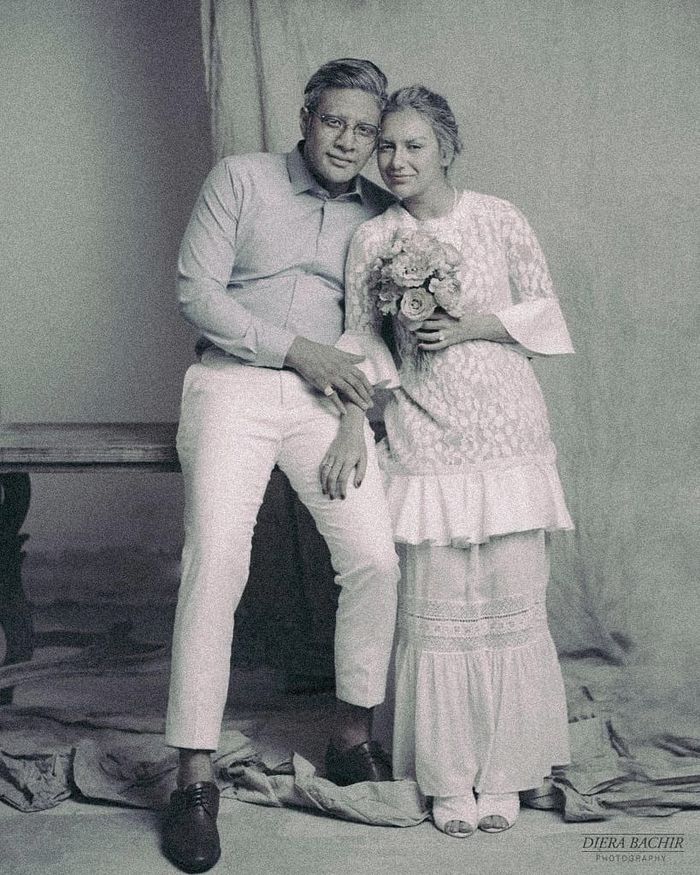 Gaya pemotretan 10 seleb berkonsep jadul, ikonik abis