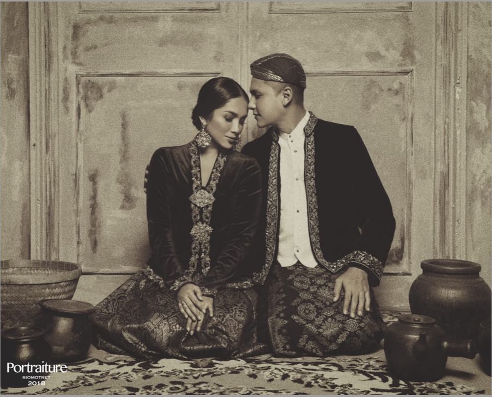 Gaya pemotretan 10 seleb berkonsep jadul, ikonik abis