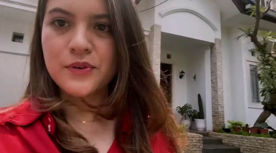 10 Penampakan rumah Marsha Aruan, asri bikin nyaman