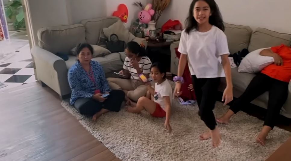 10 Penampakan rumah Marsha Aruan, asri bikin nyaman