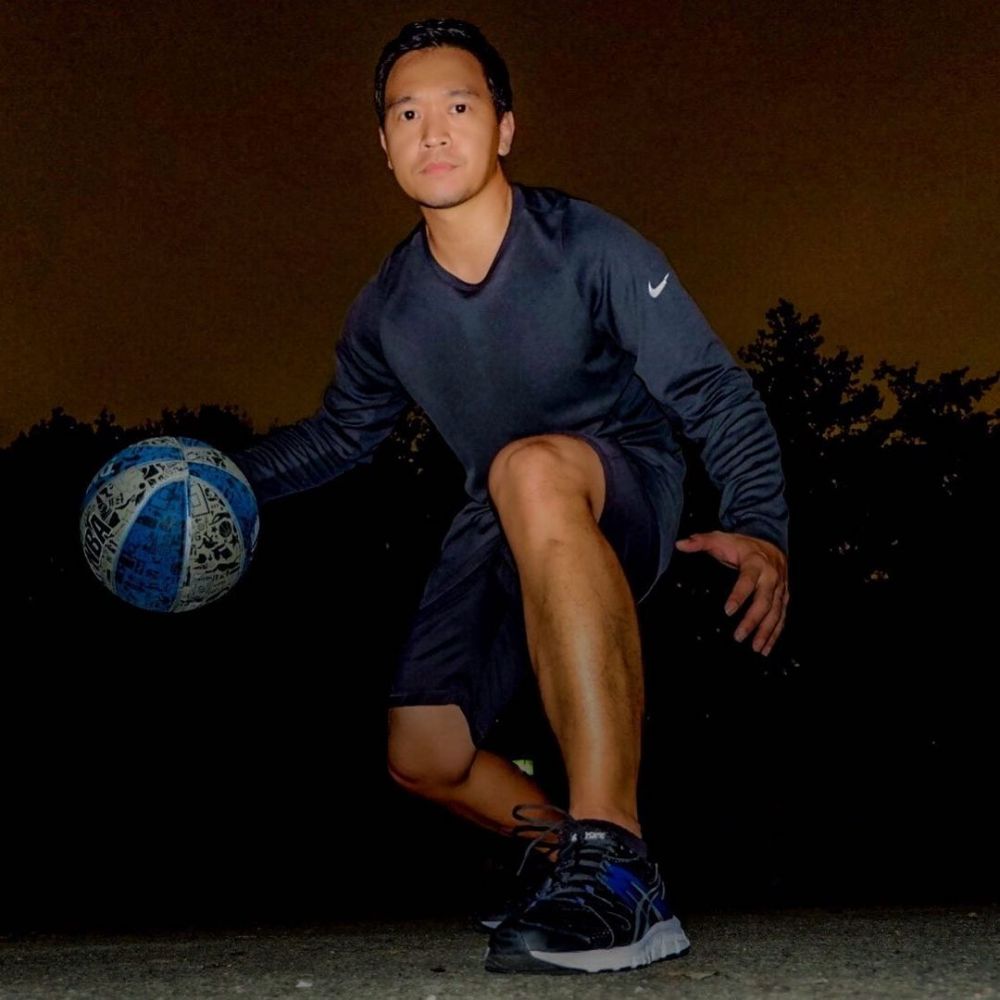10 Potret Michael Yukinobu Defretes saat main basket, keren abis