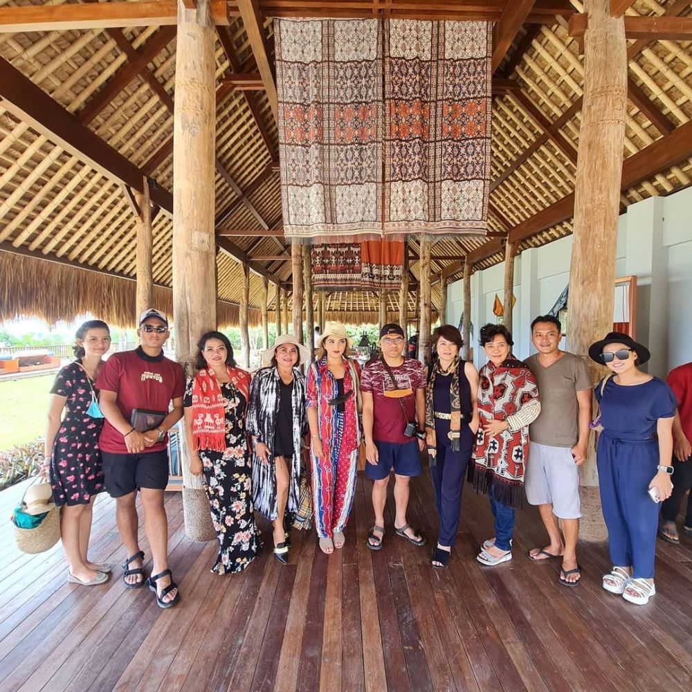 8 Potret kedekatan Ashanty dan ibu Sarah Menzel, disebut calon besan