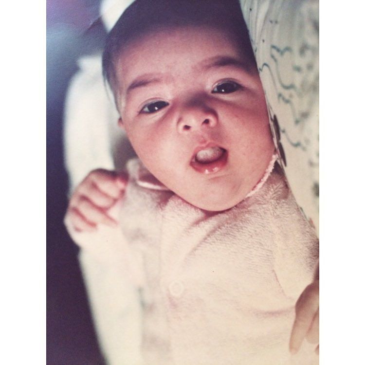 10 Potret masa kecil Ashanty, disebut "kembaran" Arsy