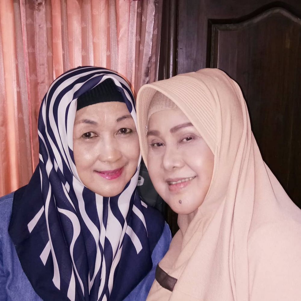 Potret 9 seleb usia 60-an lebih tanpa makeup, makin tua tetap cantik