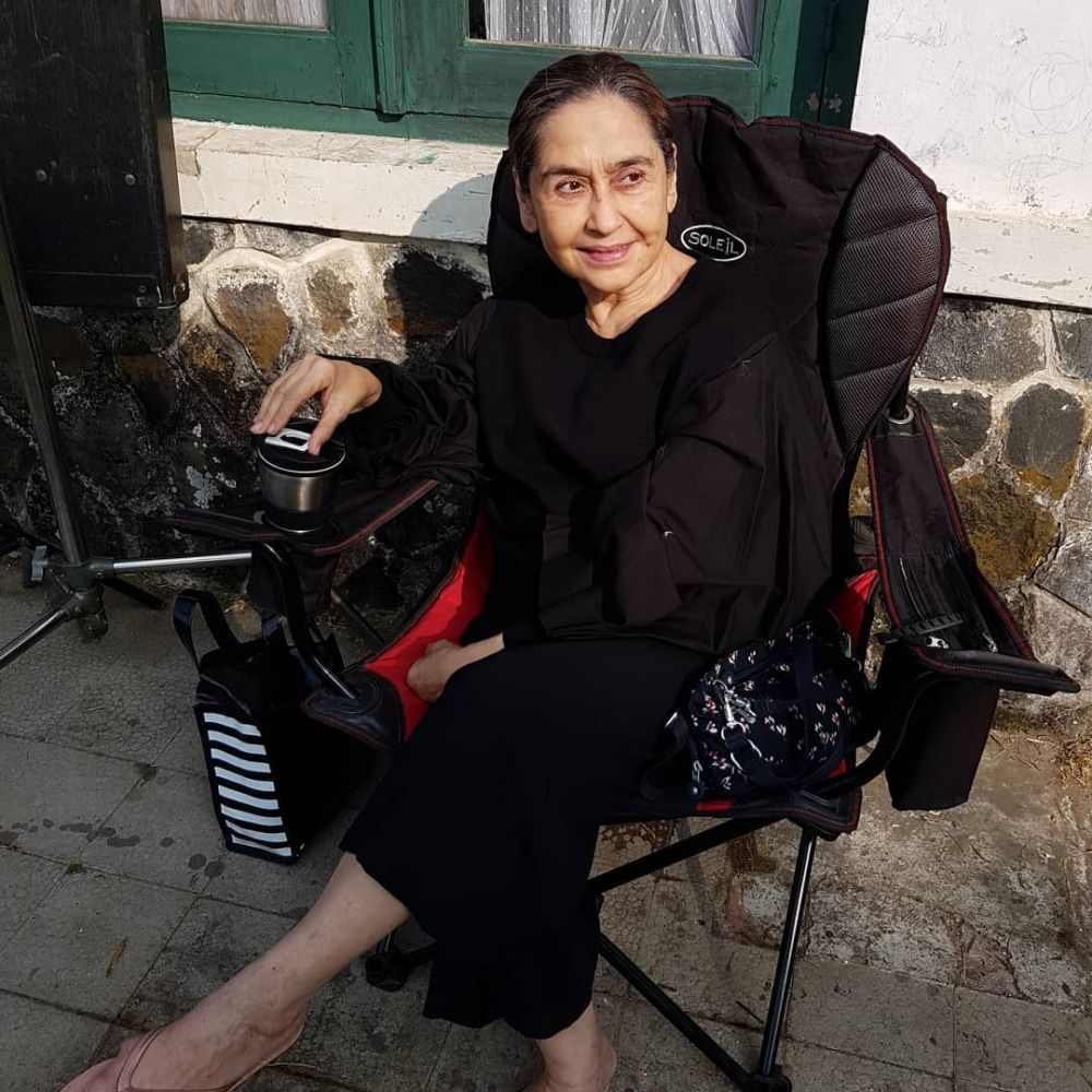 Potret 9 seleb usia 60-an lebih tanpa makeup, makin tua tetap cantik