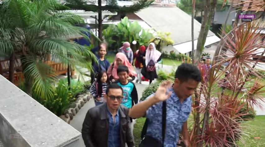10 Penampakan vila Lesty Kejora di Bandung, luas dan asri