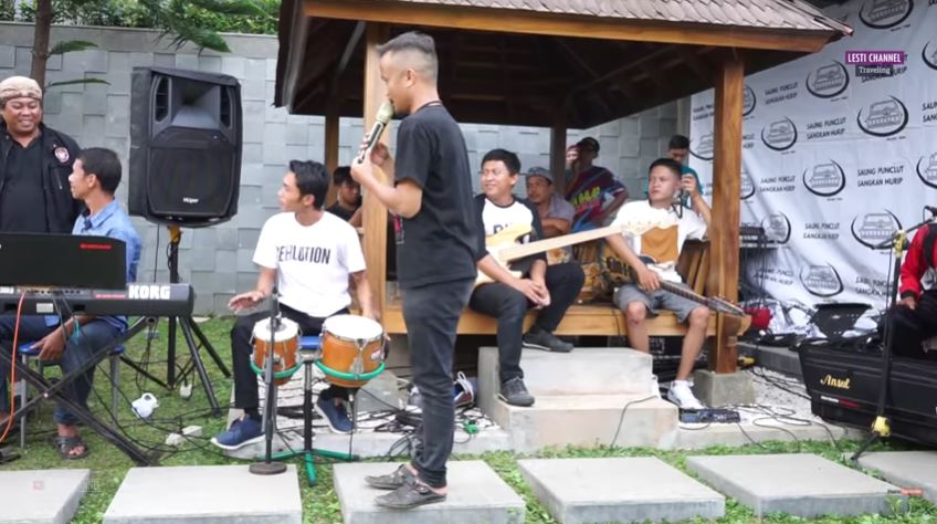 10 Penampakan vila Lesty Kejora di Bandung, luas dan asri