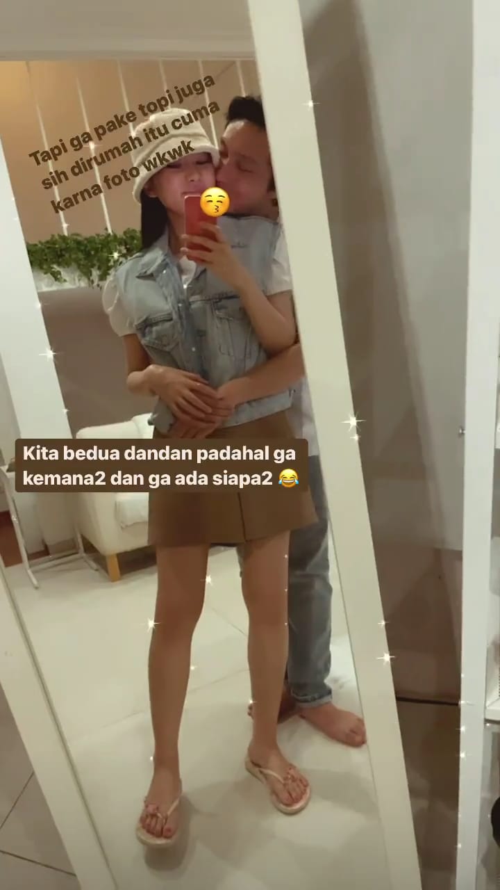10 Pasangan seleb pertama kali rayakan tahun baru sebagai suami istri