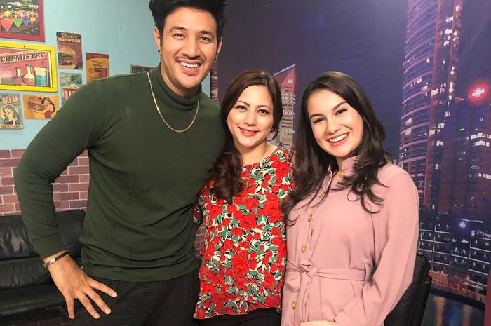 Momen akrab 8 seleb ganteng bareng ibu di sinetron, bak anak kandung