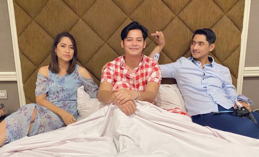 Momen akrab 8 seleb ganteng bareng ibu di sinetron, bak anak kandung