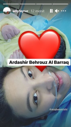 7 Momen Angbeen Rishi melahirkan, paras sang anak bikin penasaran
