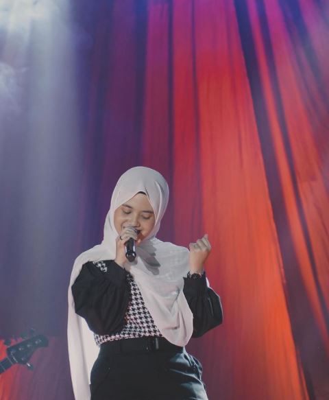 Mantap berhijab, ini 10 potret terbaru Hanin Dhiya yang makin memesona