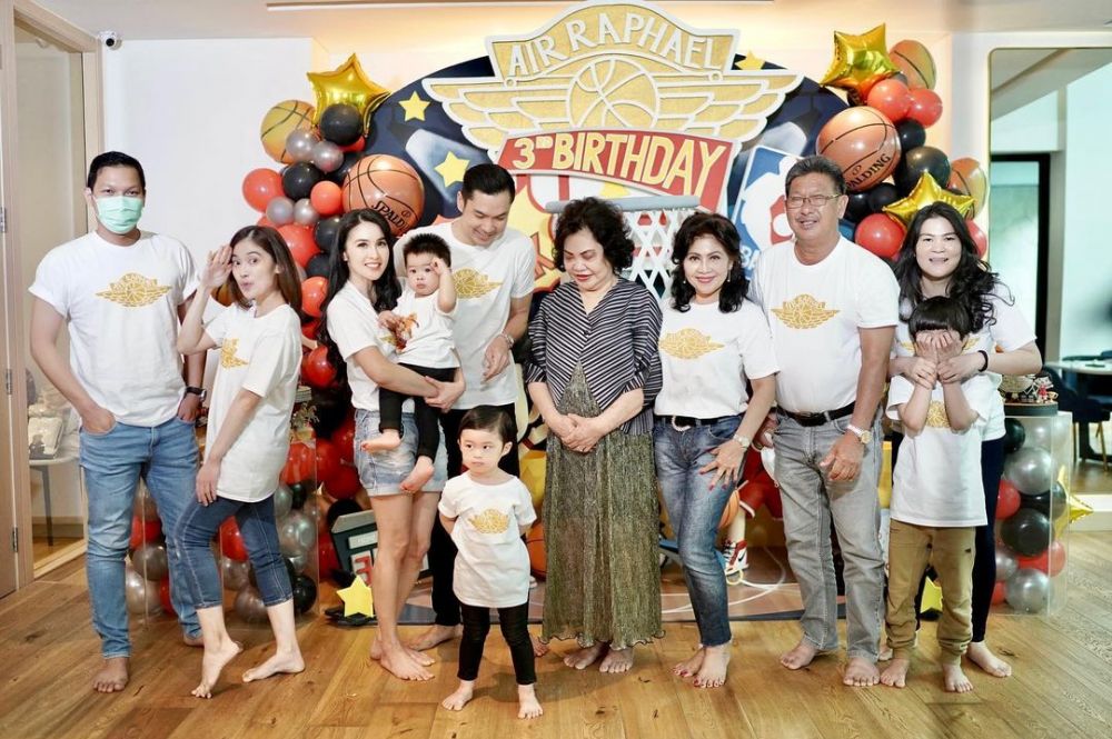 10 Momen seru ulang tahun Raphael anak Sandra Dewi, sempat ada insiden