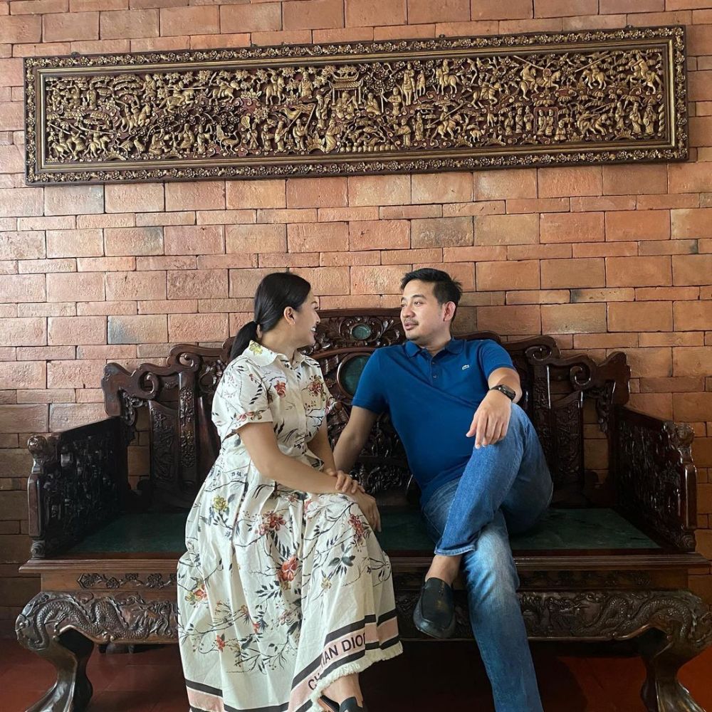 Tata Janeeta hamil, intip 8 potret Brotoseno jadi suami siaga