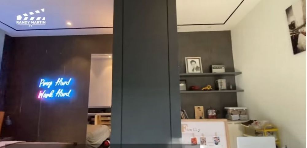 15 Potret kamar mewah Randy Martin, ada koleksi mainan jadul