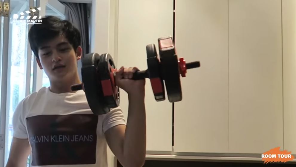 15 Potret kamar mewah Randy Martin, ada koleksi mainan jadul