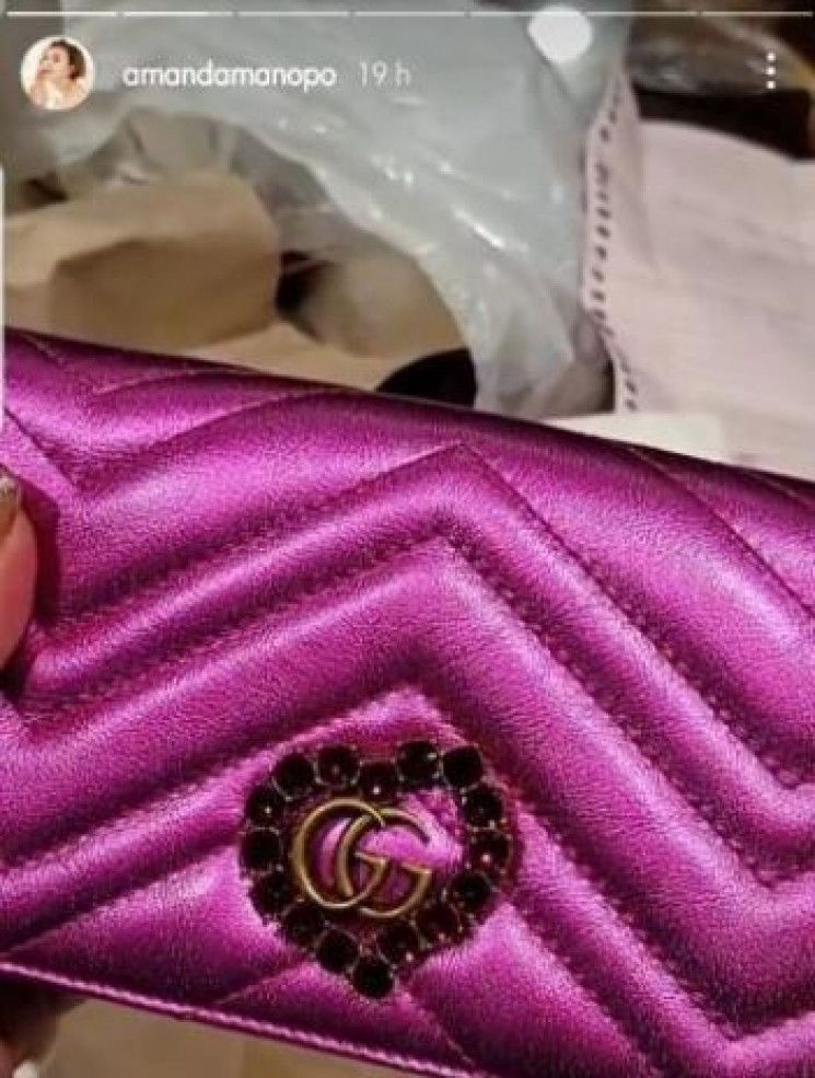 Amanda Manopo dapat kado tas dari fans, harganya ditaksir belasan juta