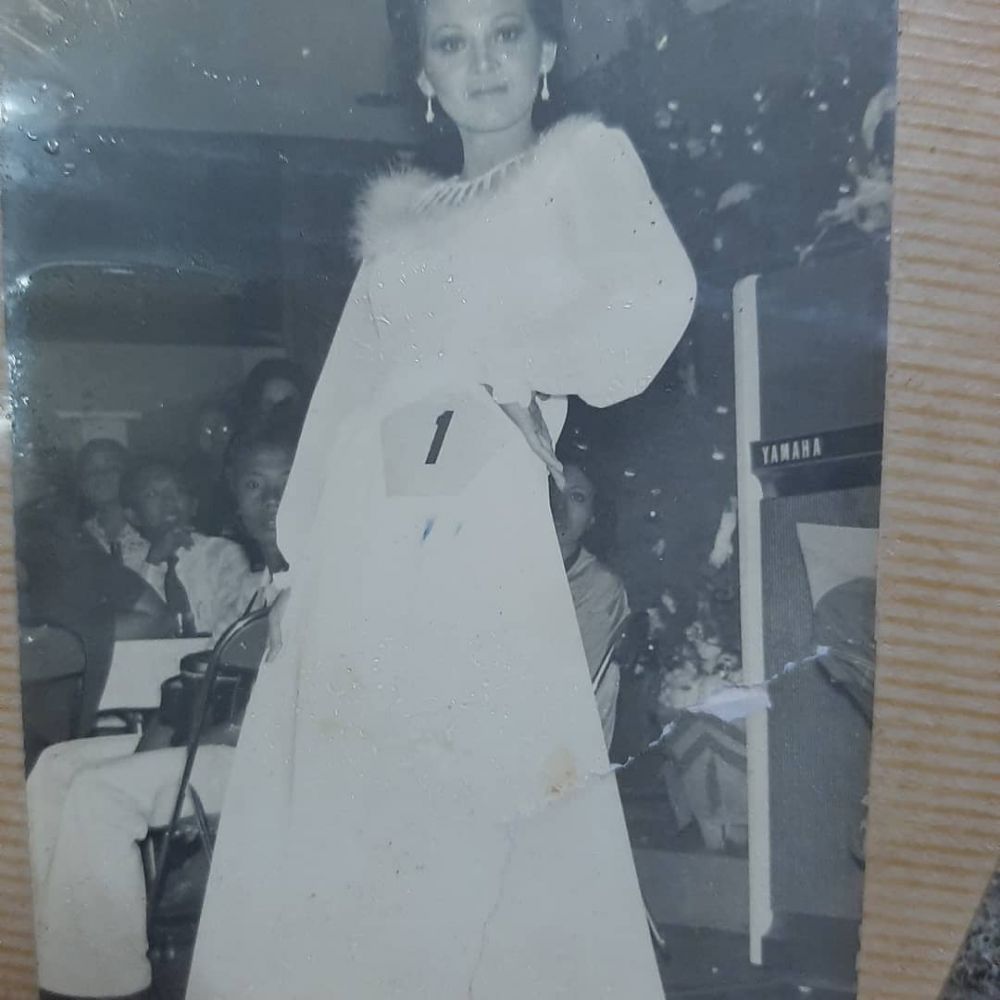 Jadi ibu jahat di sinetron, ini 10 potret masa muda Leily Sagita