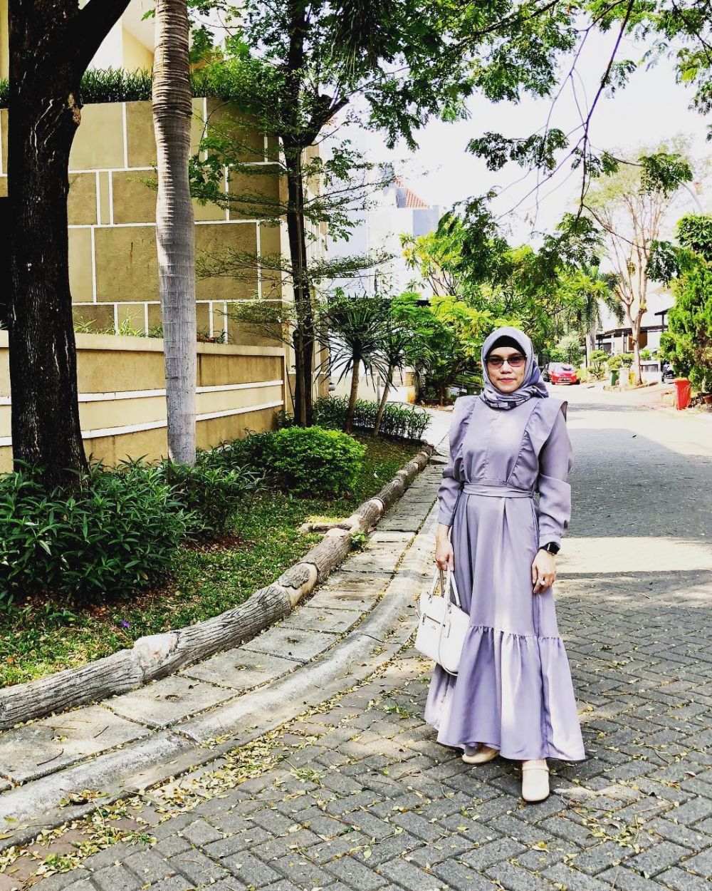 10 Potret Milasari Akman ibunda Putri Anne, gayanya bak ABG