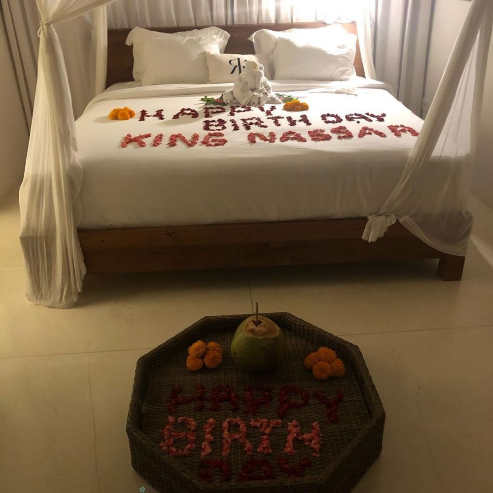 8 Momen perayaan ultah Nassar ke-33, kue uniknya bikin salah fokus