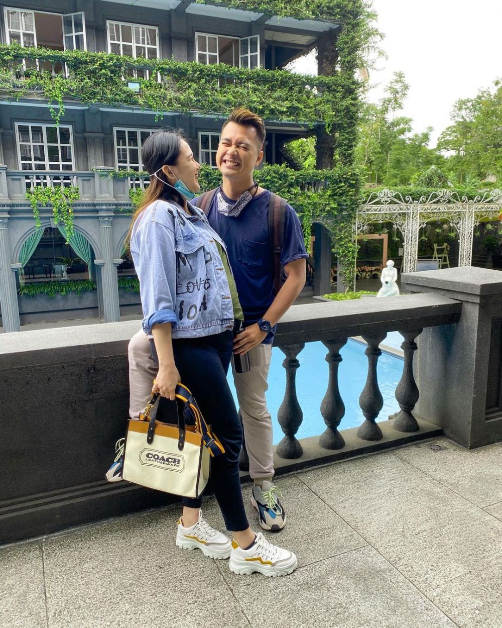 10 Potret Meiza Aulia Coritha istri Eza Gionino saat pamer baby bump